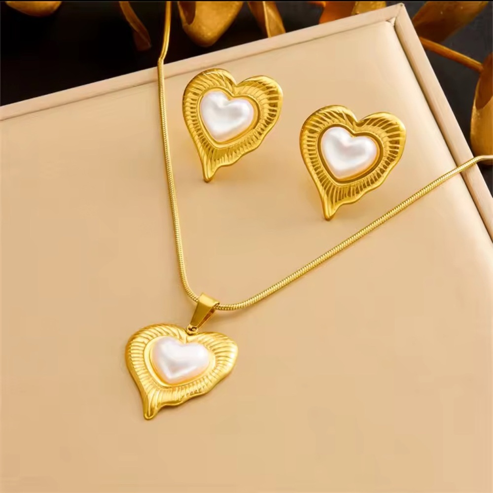 Elegant 18k Gold Plated stainless steel Heart Necklace and Earring Set